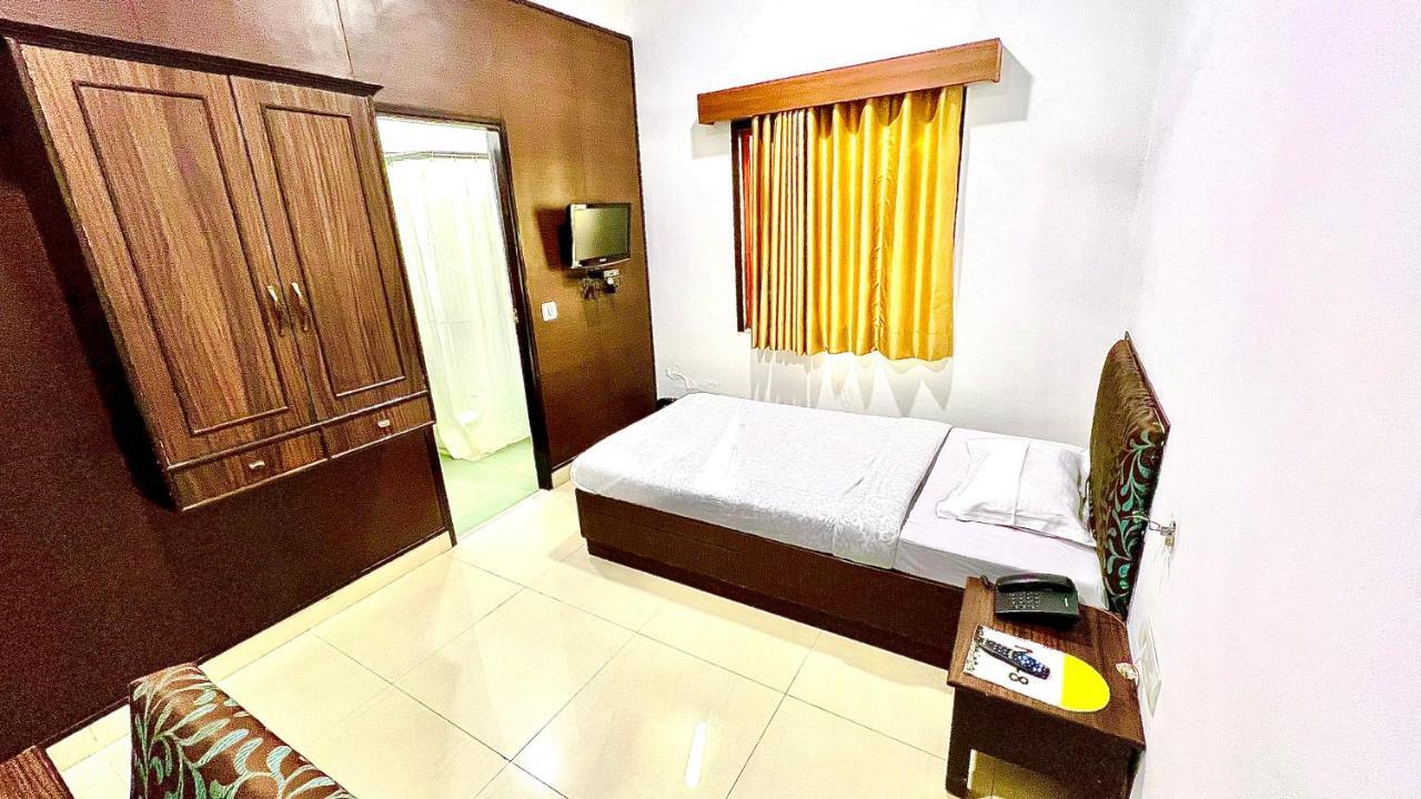 R C Palace Hotel Bhiwadi Eksteriør bilde