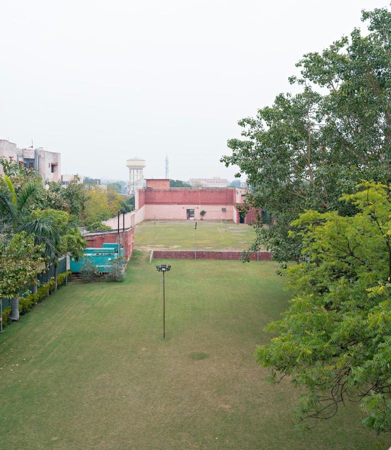 R C Palace Hotel Bhiwadi Eksteriør bilde